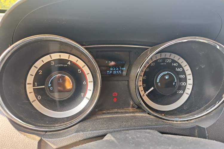 Used FAW Lanjian H6 2018 2.5T Four-Wheel Drive Luxury Short Wheelbase JE4D25E Odometer Close Up