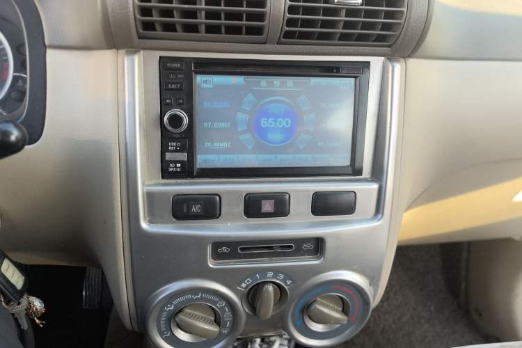 Used FAW Senya M80 2009 1.5L Automatic 5-Seater Luxury Version Audio And AC Panel