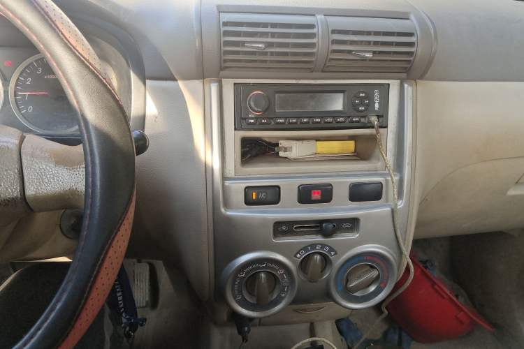 Used FAW Senya M80 2009 1.3L Manual 5-Seater Standard Edition Audio And AC Panel