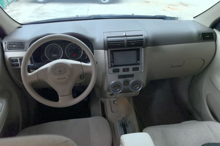 Used FAW Senya M80 2009 1.5L Automatic 7-Seater Luxury Version Center Console