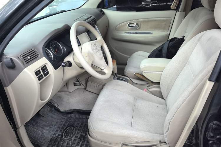 Used FAW Senya M80 2009 1.5L Automatic 7-Seater Luxury Version Driver Seat