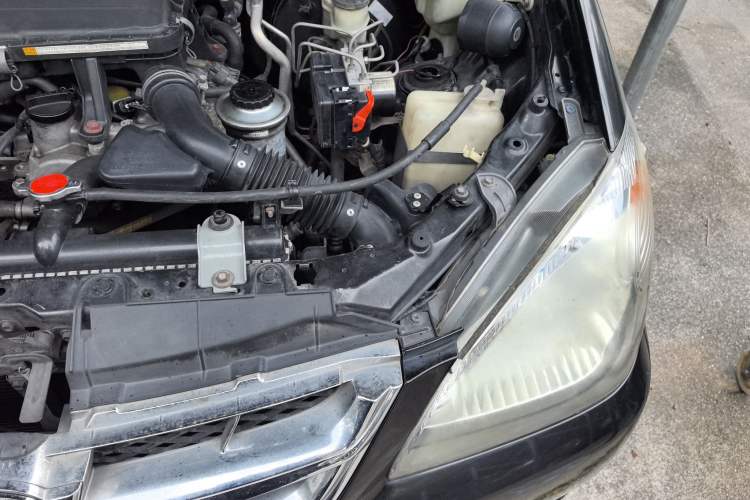 Used FAW Senya M80 2009 1.5L Automatic 7-Seater Luxury Version Engine Bay Left