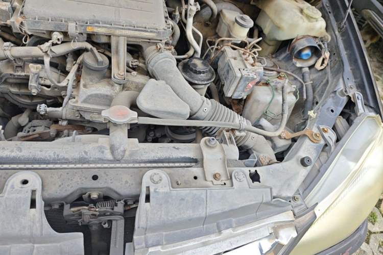 Used FAW Senya M80 2009 1.5L Manual 5-Seater Standard Version Engine Bay Left