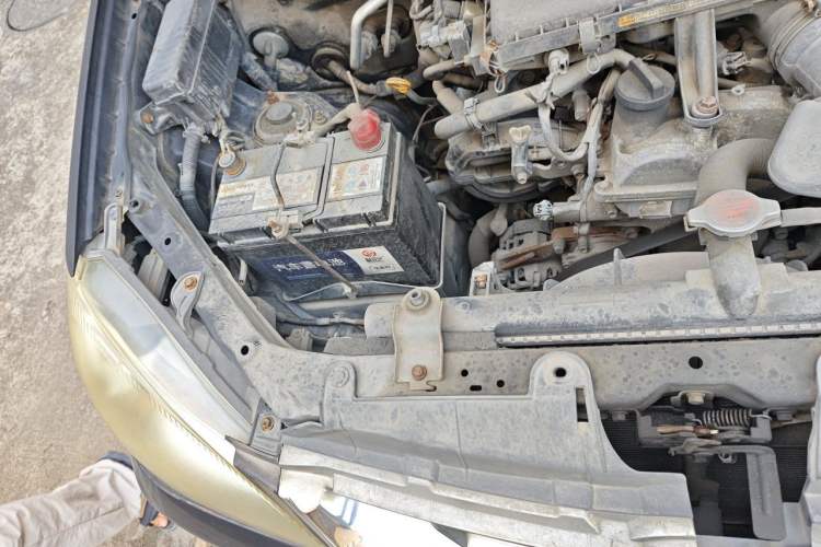 Used FAW Senya M80 2009 1.5L Manual 5-Seater Standard Version Engine Bay Right