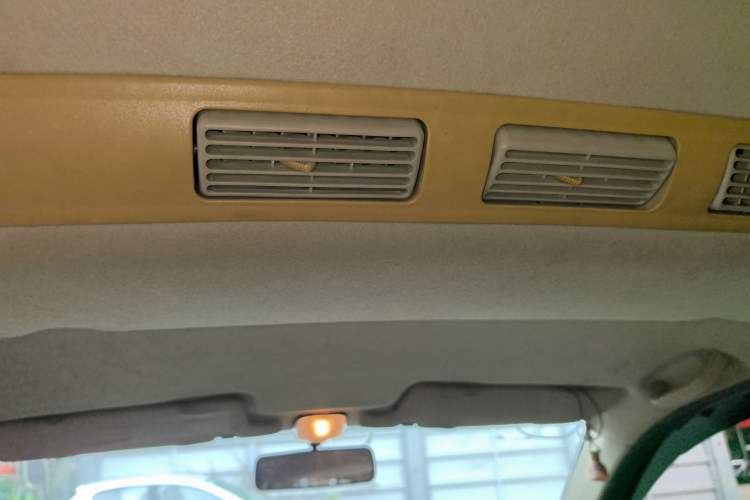Used FAW Senya M80 2009 1.5L Automatic 7-Seater Luxury Version Headliner