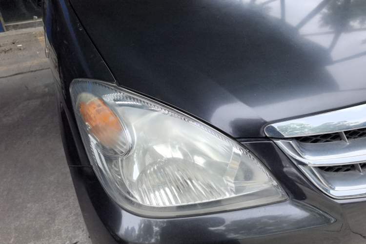 Used FAW Senya M80 2009 1.5L Automatic 7-Seater Luxury Version Right Front Headlight