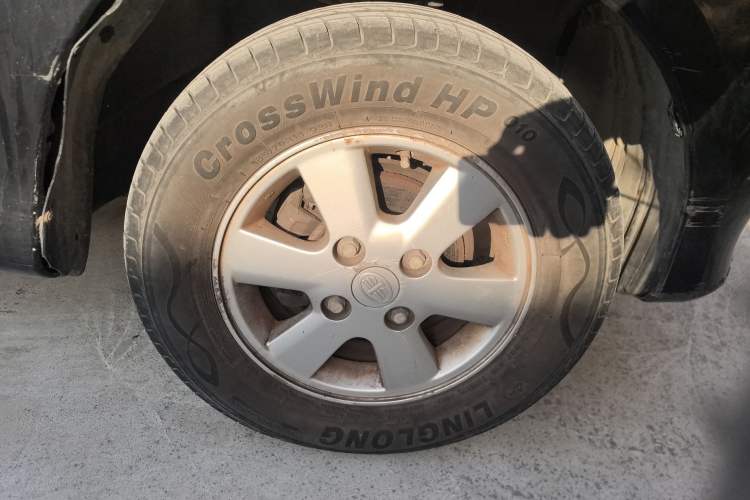 Used FAW Senya M80 2009 1.5L Automatic 5-Seater Luxury Version Right Front Wheel Hub