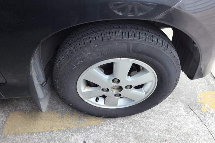 Used FAW Senya M80 2009 1.5L Automatic 7-Seater Luxury Version Right Front Wheel Hub