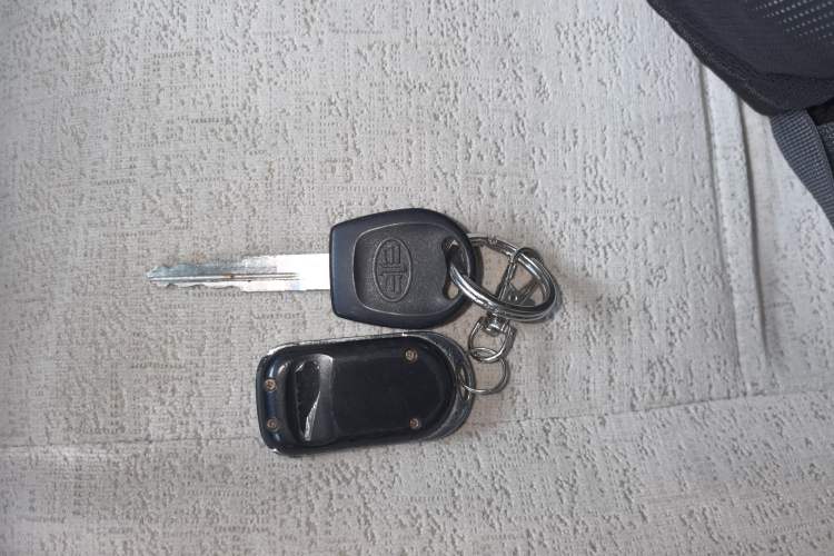 Used FAW Senya M80 2009 1.5L Automatic 7-Seater Luxury Version Vehicle Key
