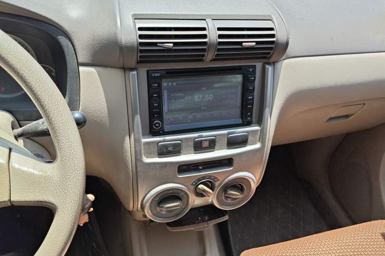 Used FAW Senya M80 2009 1.3L Manual 7-Seater Standard Edition Audio And AC Panel