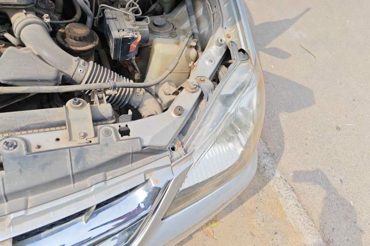 Used FAW Senya M80 2009 1.5L Automatic 5-Seater Luxury Version Engine Bay Left