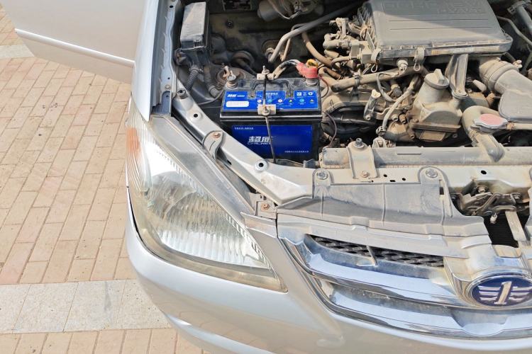 Used FAW Senya M80 2009 1.5L Automatic 5-Seater Luxury Version Engine Bay Right