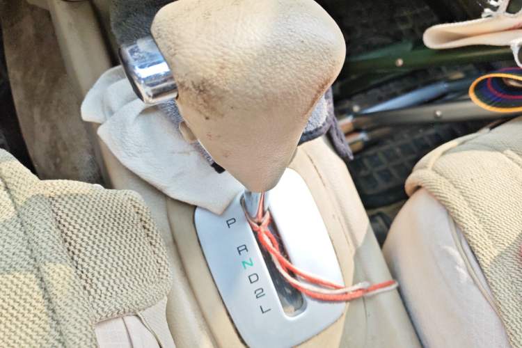 Used FAW Senya M80 2009 1.5L Automatic 5-Seater Luxury Version Gear Lever