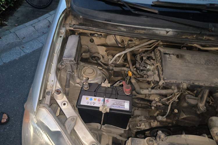 Used FAW Senya M80 2009 1.3L Manual 7-Seater Special Edition Engine Bay Right