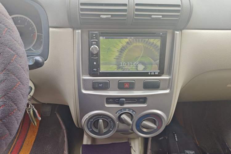 Used FAW Senya M80 2009 1.5L Manual 7-Seater Comfort Version Audio And AC Panel