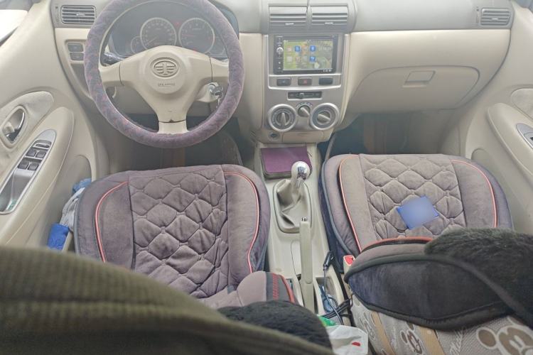 Used FAW Senya M80 2009 1.5L Manual 7-Seater Comfort Version Center Console