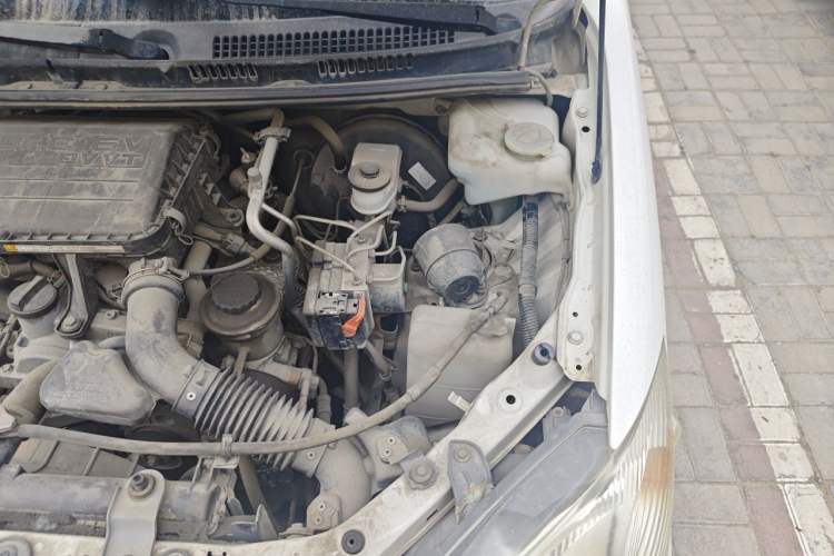 Used FAW Senya M80 2009 1.5L Manual 7-Seater Comfort Version Engine Bay Left