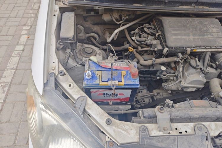 Used FAW Senya M80 2009 1.5L Manual 7-Seater Comfort Version Engine Bay Right