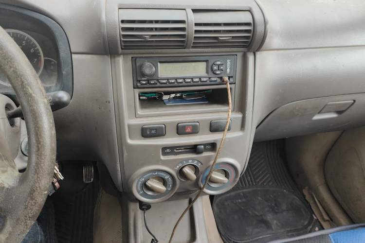Used FAW Senya M80 2011 1.3L Manual 5 Seats Audio And AC Panel