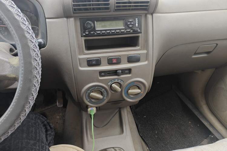 Used FAW Senya M80 2011 1.3L Manual 5 Seats Audio And AC Panel