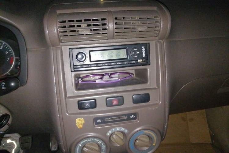 Used FAW Senya M80 2011 1.3L Manual 5 Seats Audio And AC Panel