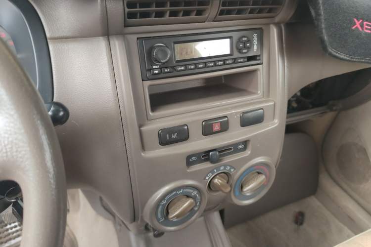 Used FAW Senya M80 2011 Value Edition 1.3L Manual 5-Seater Audio And AC Panel