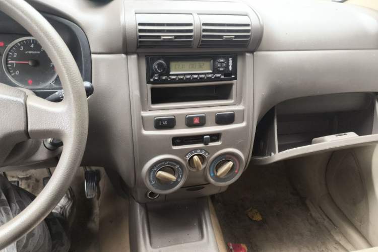 Used FAW Senya M80 2011 1.3L Manual 5 Seats Audio And AC Panel