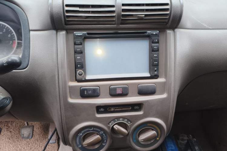 Used FAW Senya M80 2011 1.3L Manual 5 Seats Audio And AC Panel