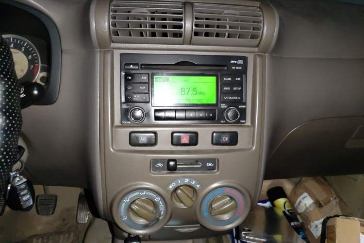Used FAW Senya M80 2011 1.3L Manual 5 Seats Audio And AC Panel
