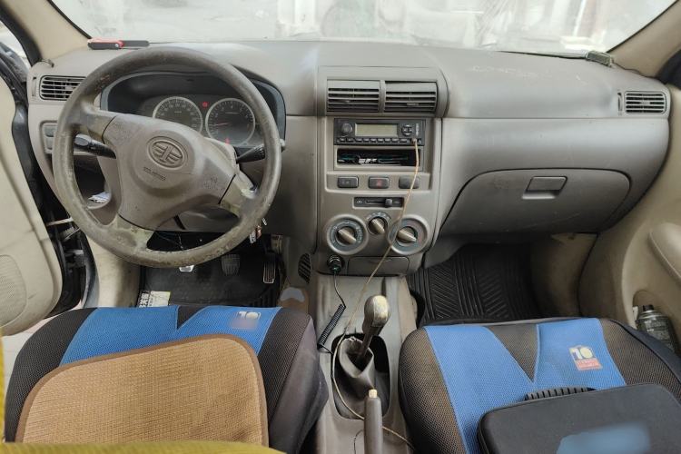 Used FAW Senya M80 2011 1.3L Manual 5 Seats Center Console