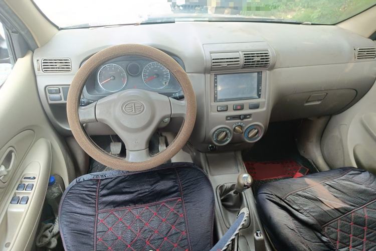 Used FAW Senya M80 2011 Value Edition 1.3L Manual 5-Seater Center Console