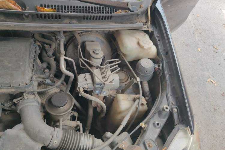 Used FAW Senya M80 2011 Value Edition 1.3L Manual 5-Seater Engine Bay Left