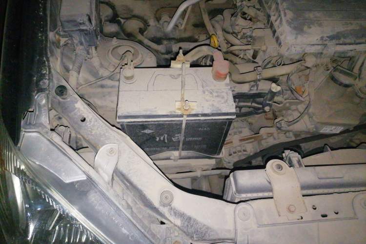 Used FAW Senya M80 2011 1.3L Manual 5 Seats Engine Bay Right