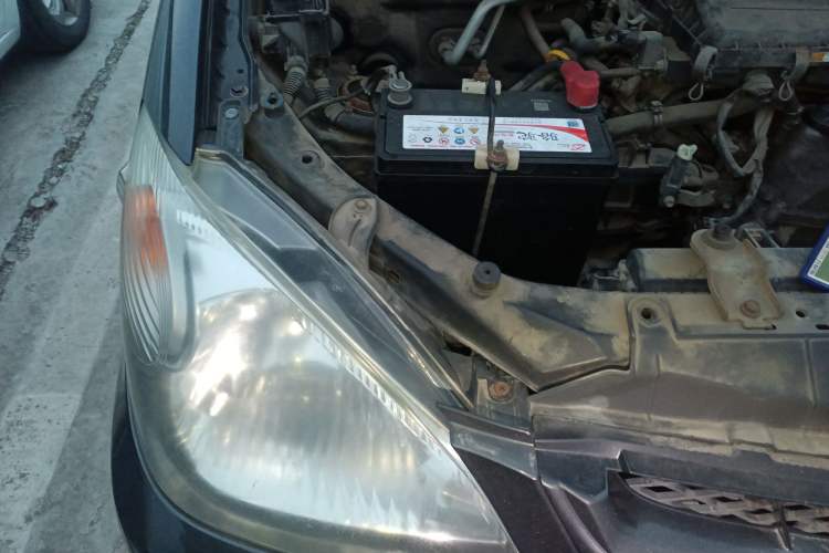 Used FAW Senya M80 2011 1.3L Manual 7-Seater Engine Bay Right