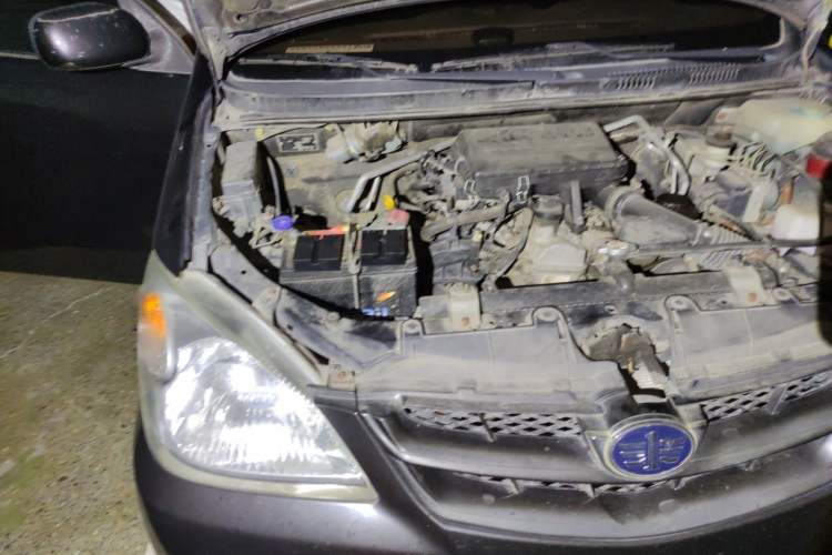 Used FAW Senya M80 2011 1.3L Manual 5 Seats Engine Bay Right