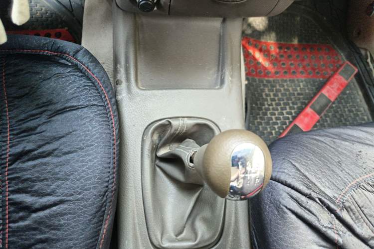 Used FAW Senya M80 2011 Value Edition 1.3L Manual 5-Seater Gear Lever