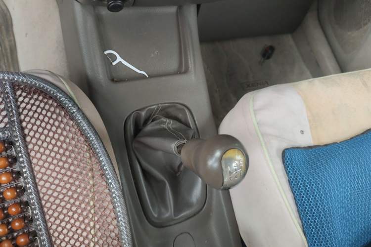 Used FAW Senya M80 2011 Value Edition 1.3L Manual 5-Seater Gear Lever