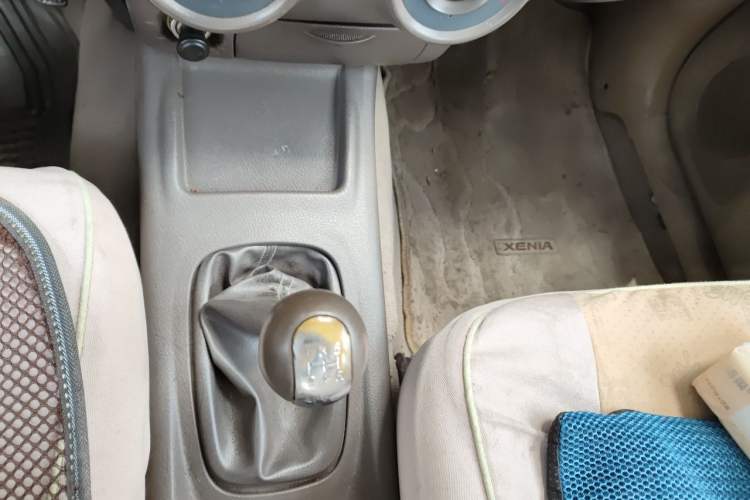 Used FAW Senya M80 2011 Value Edition 1.3L Manual 5-Seater Gear Lever