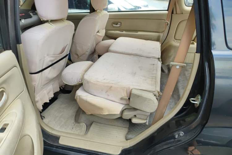 Used FAW Senya M80 2011 Value Edition 1.3L Manual 5-Seater Left Rear Seat