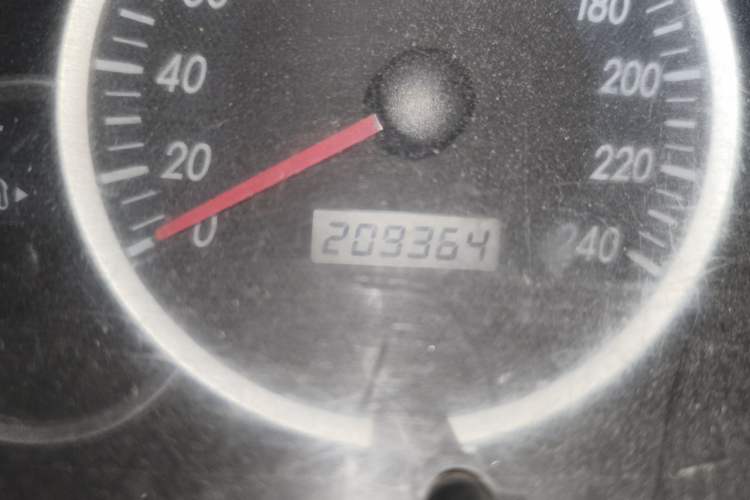 Used FAW Senya M80 2011 1.3L Manual 5 Seats Odometer Close Up