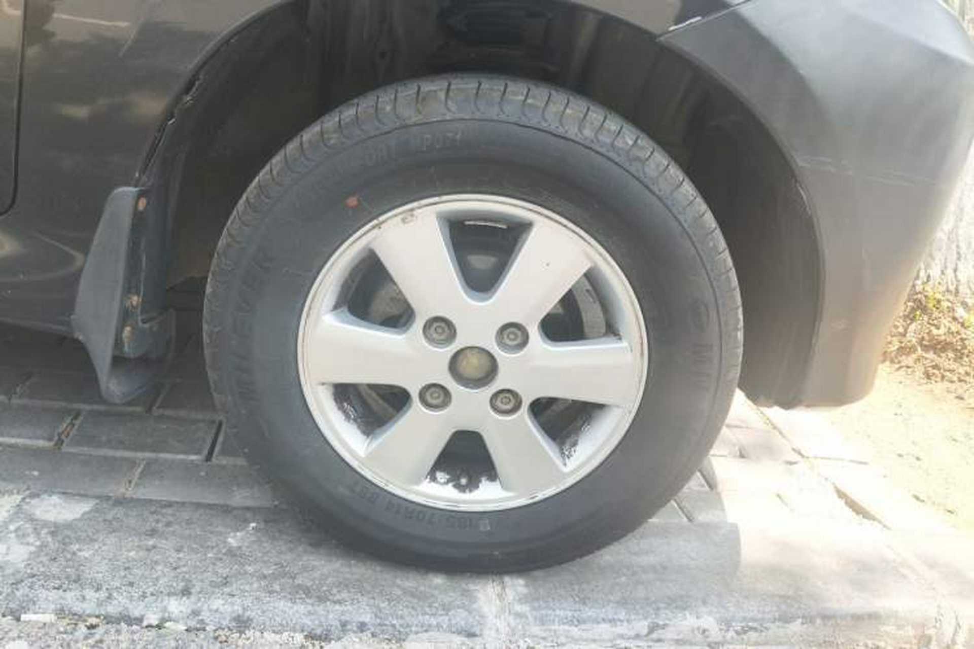 Used FAW Senya M80 2011 1.3L Manual 5 Seats Right Front Wheel Hub