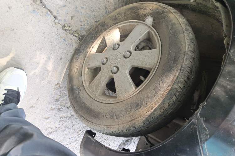 Used FAW Senya M80 2011 Value Edition 1.3L Manual 5-Seater Right Front Wheel Hub