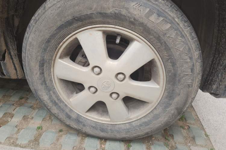 Used FAW Senya M80 2011 Value Edition 1.3L Manual 5-Seater Right Front Wheel Hub