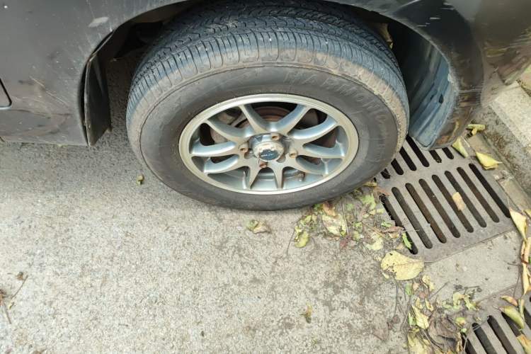 Used FAW Senya M80 2011 Value Edition 1.3L Manual 5-Seater Right Front Wheel Hub
