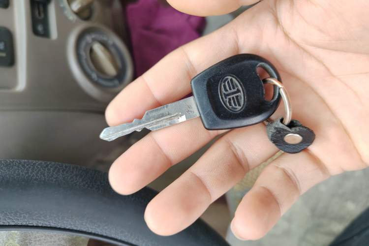 Used FAW Senya M80 2011 Value Edition 1.3L Manual 5-Seater Vehicle Key