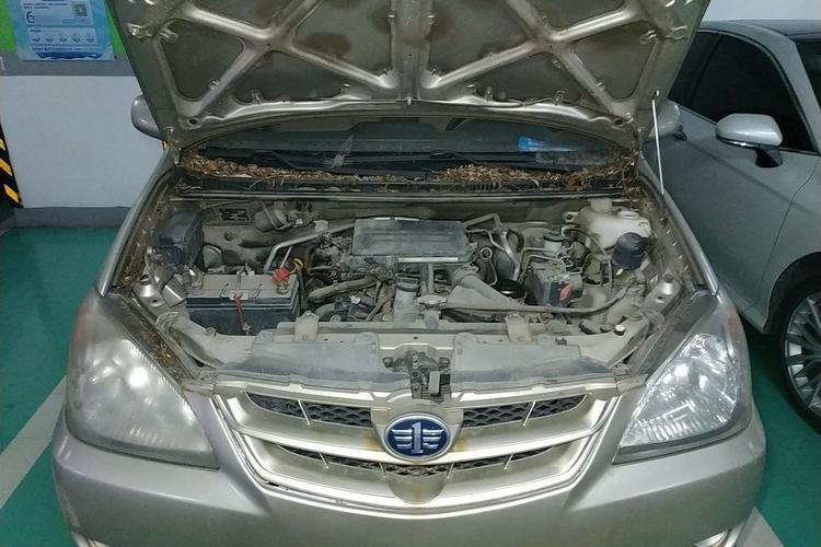 Used FAW Senya M80 2011 Value Edition 1.3L Manual 7-Seater Engine Bay
