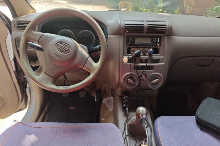 Used FAW Senya M80 2011 1.3L Manual 5 Seats Center Console
