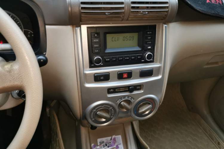 Used FAW Senya M80 2011 1.3L Manual 5 Seats Audio And AC Panel