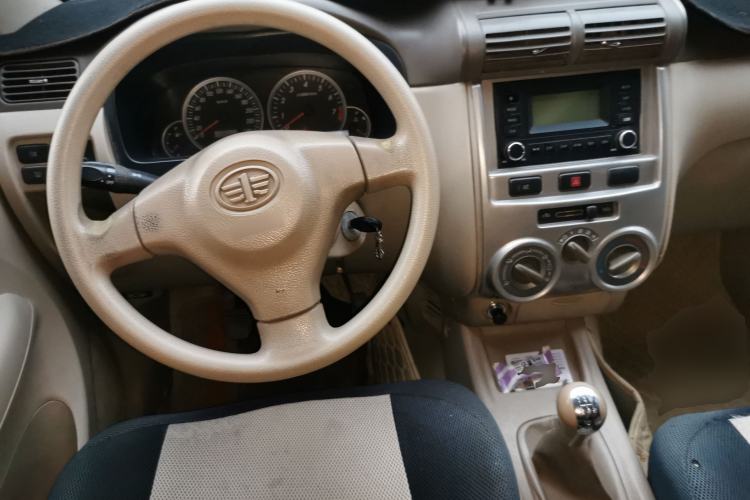 Used FAW Senya M80 2011 1.3L Manual 5 Seats Center Console