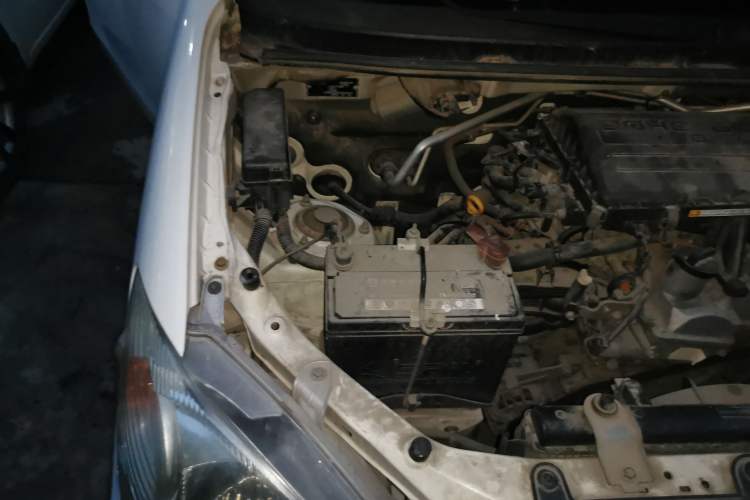 Used FAW Senya M80 2011 1.3L Manual 5 Seats Engine Bay Right